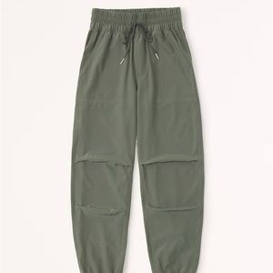 Abercrombie Parachute Travel pants XS, worn once, like new